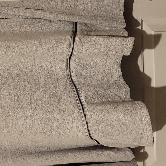 Jorge Perez Gray Mock Neck Asymmetric Zippered Bottom Long Sleeve Sweater - NWT - Picture 3 of 5